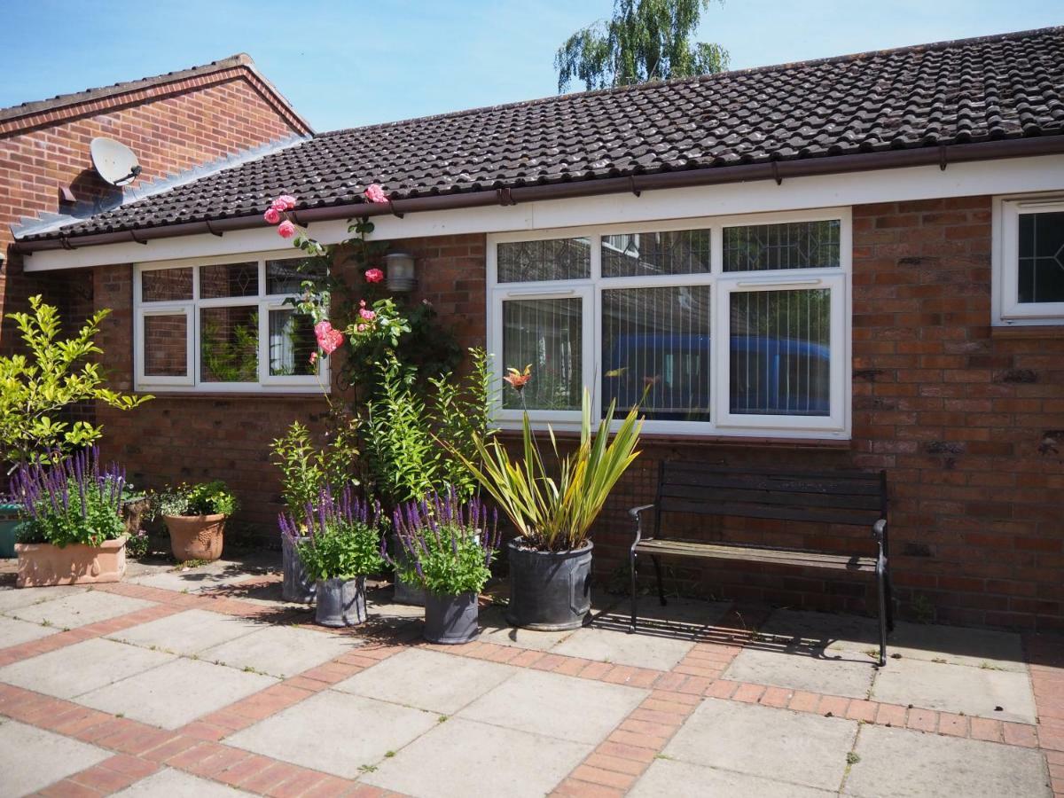 Surlingham Lodge Garden Cottage In Rspb Village Near NWI Esterno foto
